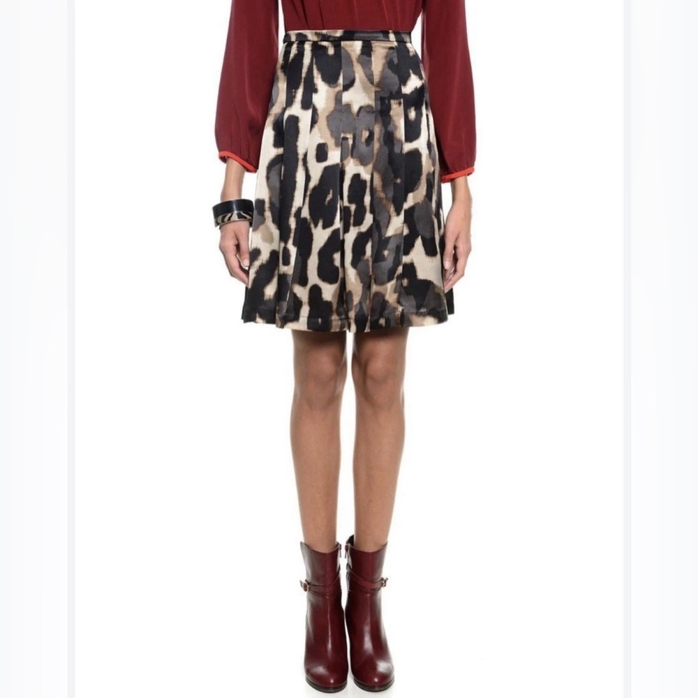 Weekend MaxMara Beige and Black Leopard-Print Short Skirt, 100% Silk, US 6
